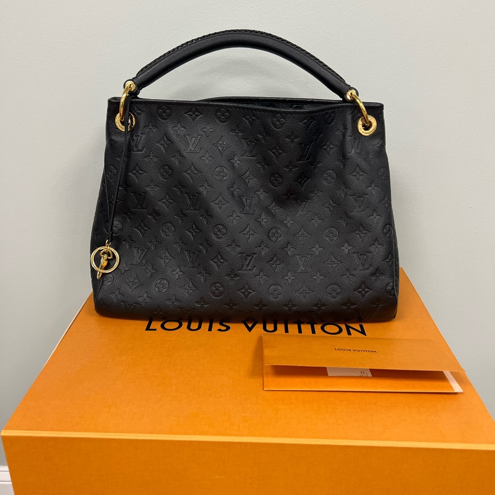 Louis Vuitton Artsy Black Leather